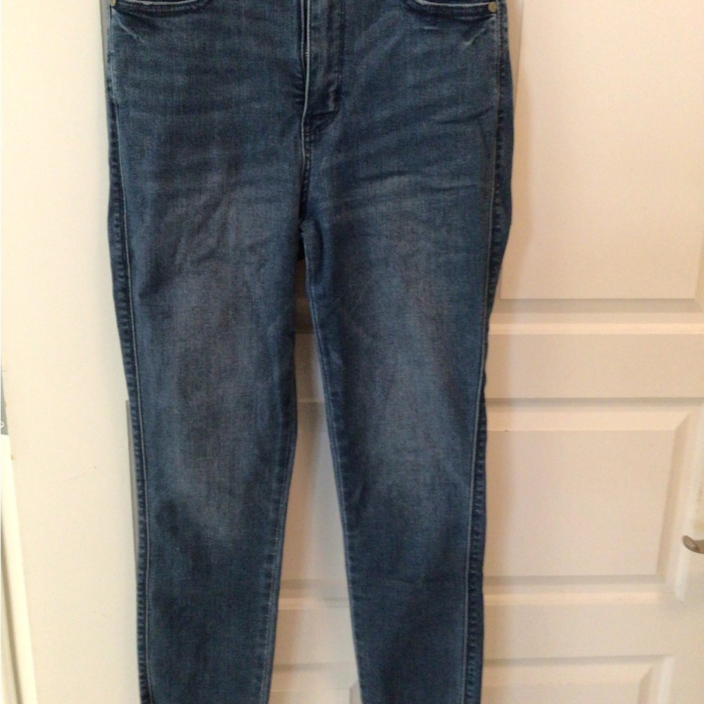 Tummy control, double button closure, non distressed skinny jeans